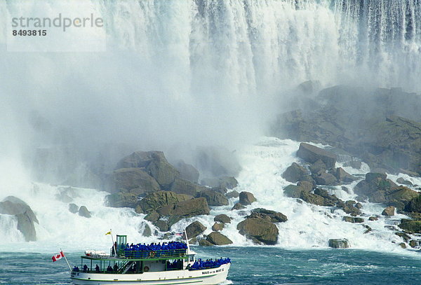 fallen  fallend  fällt  Dunst  Tourist  Boot  wasserdicht  Putzfrau  Kanada
