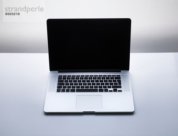 Laptop-Computer auf dem Schreibtisch