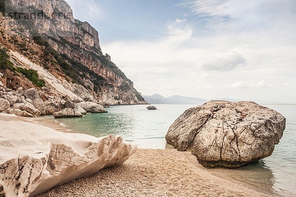 Felsen am Strand  Cala Goloritze  Sardinien  Italien