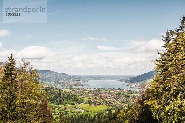 Tegernesee vom Wallberg aus gesehen  Bayern  Deutschland