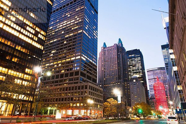 Park Avenue in der Abenddämmerung  New York City  USA