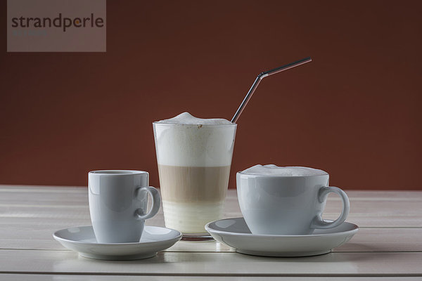 Kaffeetassen mit Espresso  Latte Macchiato und Cappuccino