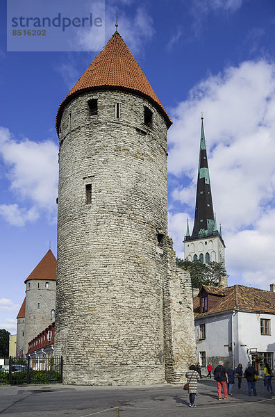Türme der Stadtbefestigung mit Olaikirche  Vanalinn  Tallinn  Harju  Estland