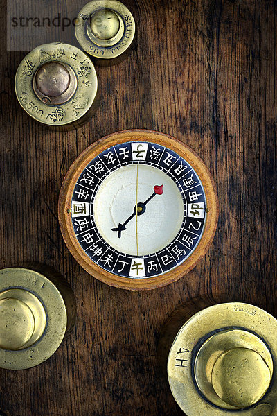 Hantel chinesisch Close-up Gold Kompass