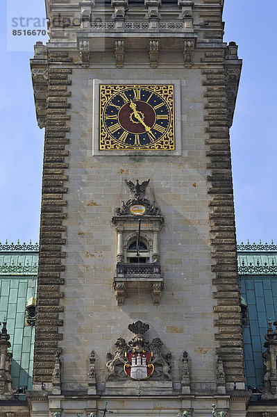 Stadtwappen und Uhr am Rathausturm  Hamburger Rathaus  Hamburg  Deutschland