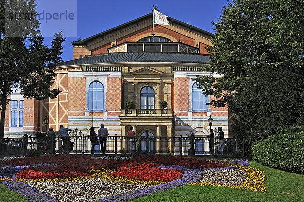 Festspielhaus während der Wagnerfestspiele 2013  mit Fototapete als vorübergehender Fassade  Festspielhügel  Bayreuth  Bayern  Deutschland
