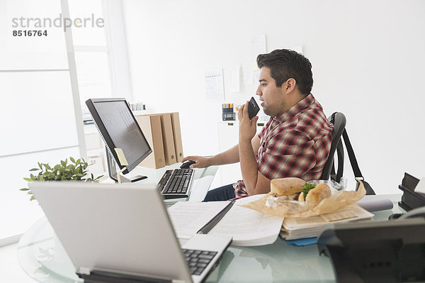 Schreibtisch  Geschäftsmann  arbeiten  mischen  Mixed