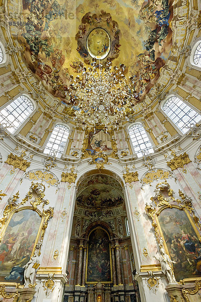 Kuppel mit Fresko von Jakob Zeiller  barocke Klosterkirche St. Mariä Himmelfahrt  Kloster Ettal  Ettal  Oberbayern  Bayern  Deutschland