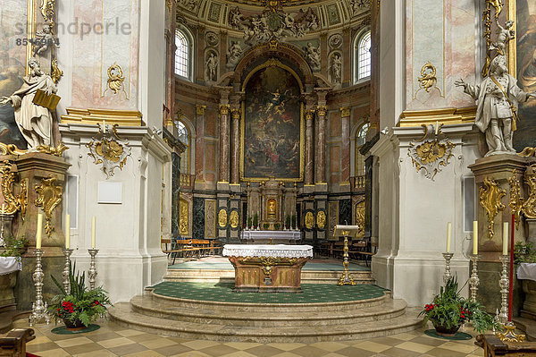 Chor mit Hochaltar von Joseph Lindner und Altarbild von Martin Koller  barocke Klosterkirche St. Mariä Himmelfahrt  Kloster Ettal  Ettal  Oberbayern  Bayern  Deutschland