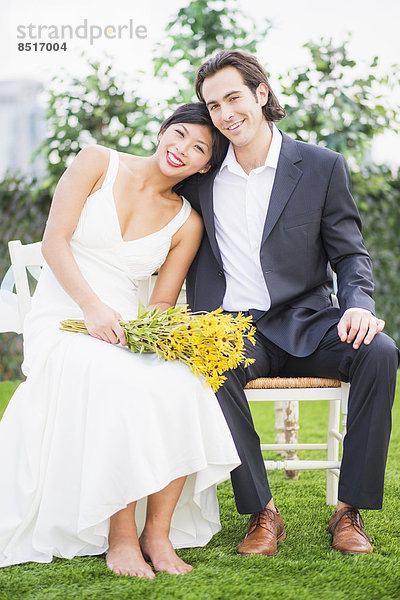 Außenaufnahme  Hochzeit  lächeln  freie Natur