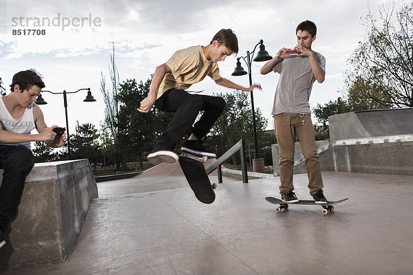 Jugendlicher  Junge - Person  Film  Skateboarding