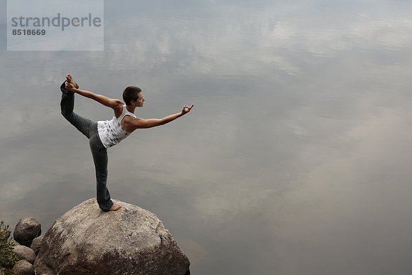 Felsbrocken  Stilleben  still  stills  Stillleben  Wasser  üben  Yoga