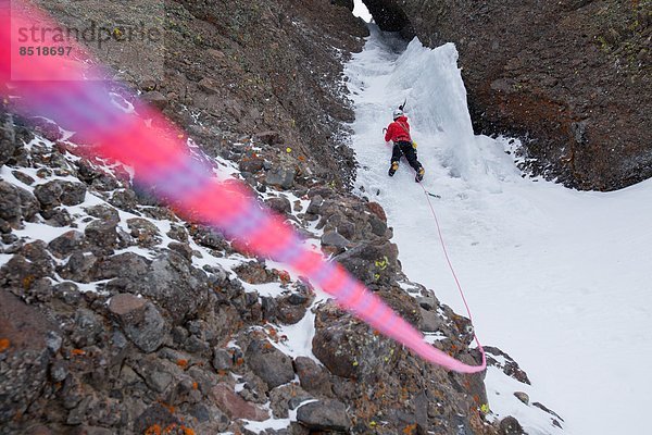 Steilküste  Eis  rot  klettern