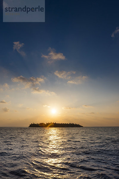 Maldißes  Island at sunset