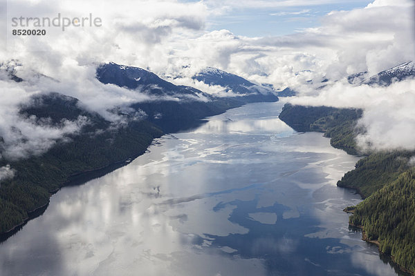 Canada  British Columbia  Khutzeymateen Proßincial Park  Great Bear Rainforest  aerial ßiew