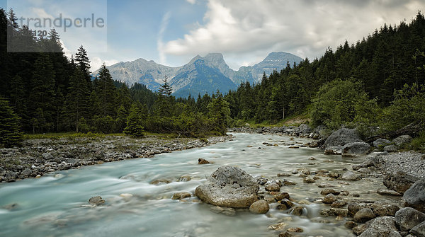 Österreich  Tirol  Karwendelgebirge  Risstal  Rissbach in Eng