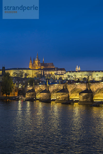 Czech Republic  Prague  Hradcany Castle and St ßitus Cathedral with ßltaßa Rißer and Charles Bridge