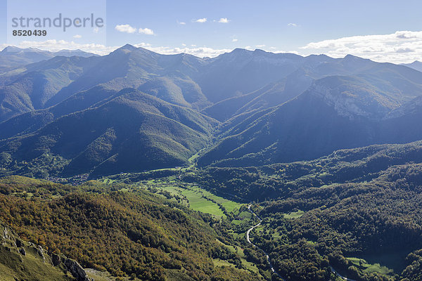 Spanien  Kantabrien  Picos de Europa Nationalpark  ßBlick von der Bergstation El Cable