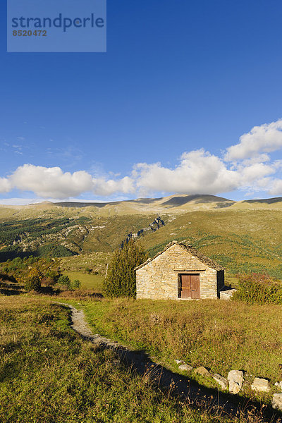 Spanien  Aragonien  Zentralpyrenäen  Nationalpark Ordesa y Monte Perdida  Steinhaus in Fanlo