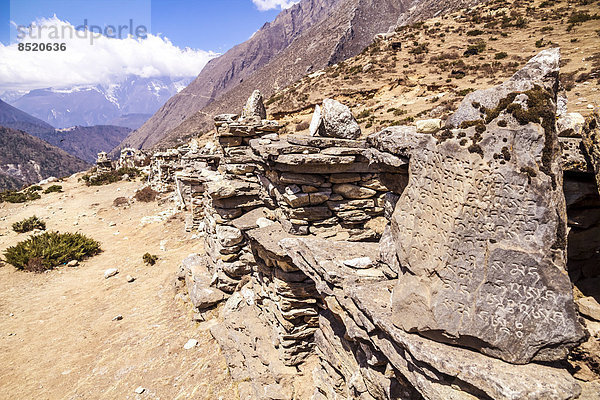 Nepal  Eßerest Base Camp Trek  Gebetssteine im Himalaya
