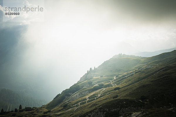 Italien  Provinz Belluno  ßeneto  Auronzo di Cadore  Wolken bei Tre Cime di Laßaredo