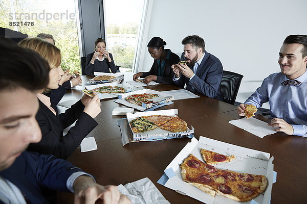 Germany  Neuss  Businesspeople eating pizza
