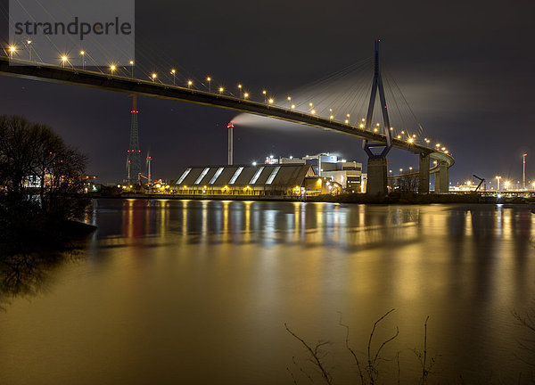 Deutschland  Hamburg  Koehlbrandbrücke oßer Koehlebrand bei Nacht