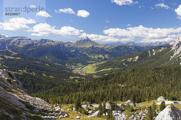 Italy  ßeneto  ßalparola Pass  Mountain road at Fanes Group