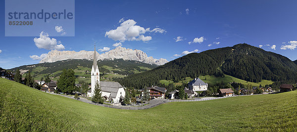 Italien  Südtirol  Stern  Berglandschaft und Kirche