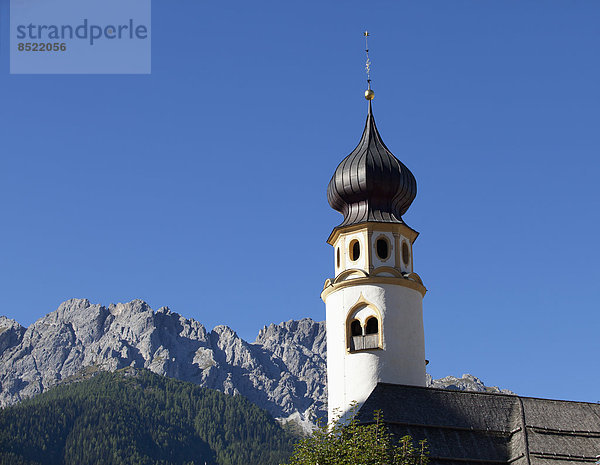 Italien  Südtirol  Innichen  Sextner Dolomiten und Pfarrkirche St.Michael