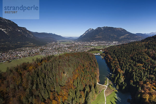 Luftbild  Riessersee  Garmisch-Partenkirchen  Wank  Wettersteingebirge  Loisachtal  Werdenfelser Land  Oberland  Bayern  Deutschland