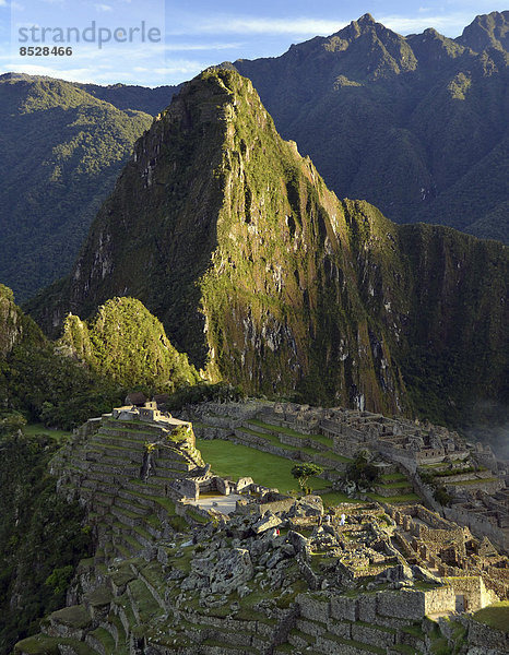 Inka-Ruinenstadt Machu Picchu im Morgenlicht  UNESCO-Weltkulturerbe  Urubamba-Tal  Anden  Peru