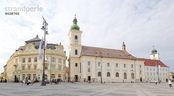 Rathaus und die barocke Jesuitenkirche  rechts  Sibiu  Siebenbürgen  Rumänien
