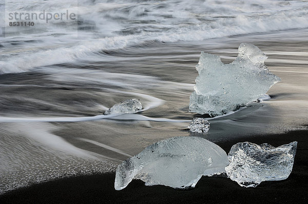 Eisformationen am Strand von Jökulsárlón  Südosten  Island