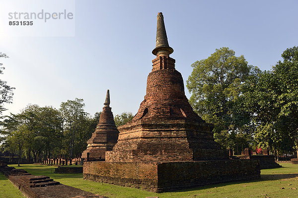 Chedis im Wat Phra Kaeo  Geschichtspark Kamphaeng Phet  Nordthailand  Thailand
