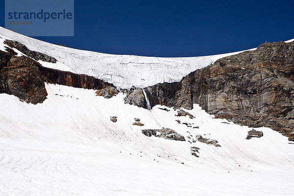 Schneebeeckter Berghang bei der Schwarzwandscharte  Südtirol  Italien