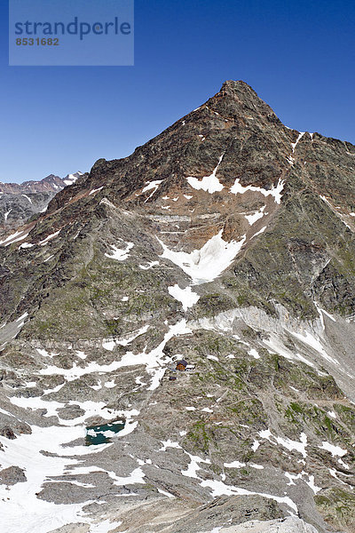 Landschaft auf der Grafscharte  unten der Meraner Höhenweg  das Eisjöchl und die Stettiner Hütte  hinten die Hochwilde  Schnalstal  Südtirol  Italien