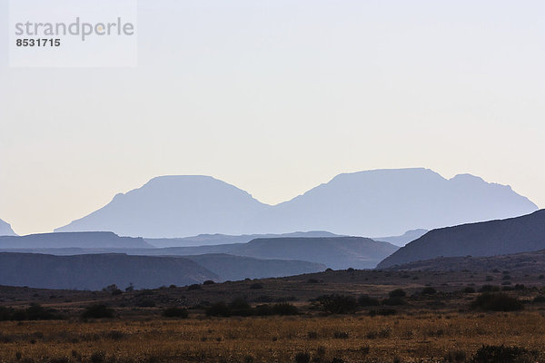 Landschaft mit Bergen  Damaraland  Namibia