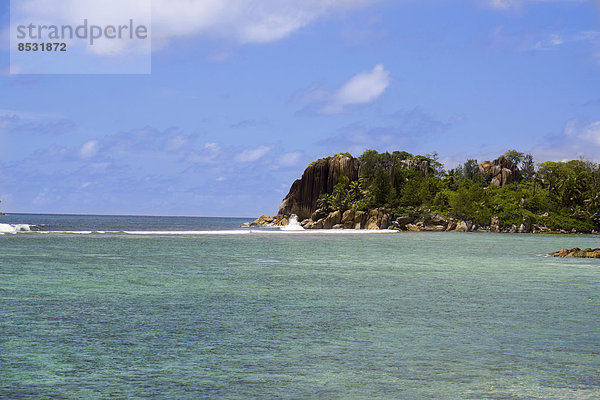 Küstenformation mit Felsen  Mahe  Seychellen