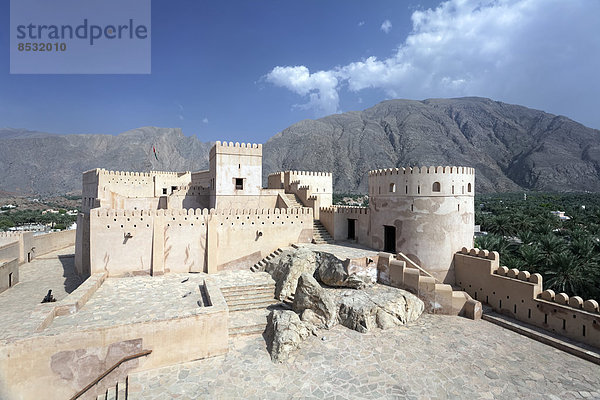 Innenhof  Fort Nakhl  oder Husn Al Heem  Festung  historischer Lehmbau  Jebel Nakhl Massiv  Al-Batinah Provinz  Sultanat von Oman  Arabische Halbinsel