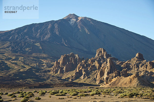 Ucanca-Ebene  Llano de Ucanca  dahinter Roques de Garcia  Felsformationen aus Lavagestein und Pico del Teide  3718m  Parque Nacional de las Cañadas del Teide  Teide-Nationalpark  UNESCO Weltnaturerbe  Teneriffa  Kanarische Inseln  Spanien