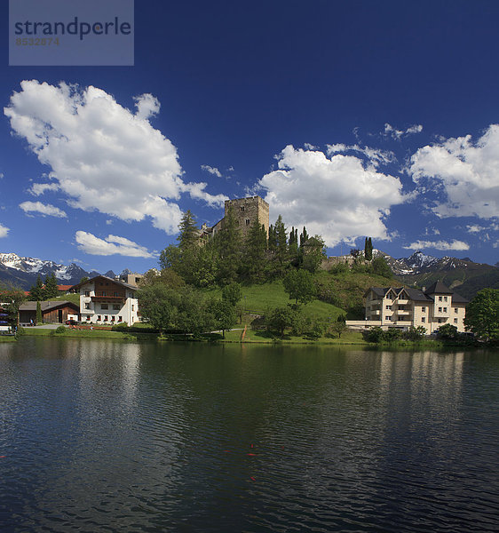 Burg Laudegg mit Burgteich  Ladis  Tirol  Österreich