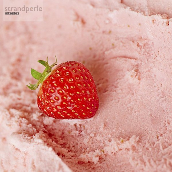 Frische Start schöpfen Eis Erdbeere Sahne