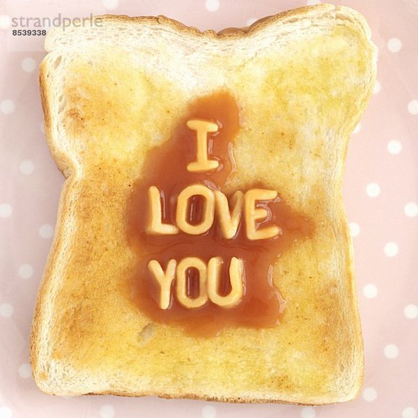 Toastscheibe mit Schriftzug I LOVE YOU aus Spaghetti