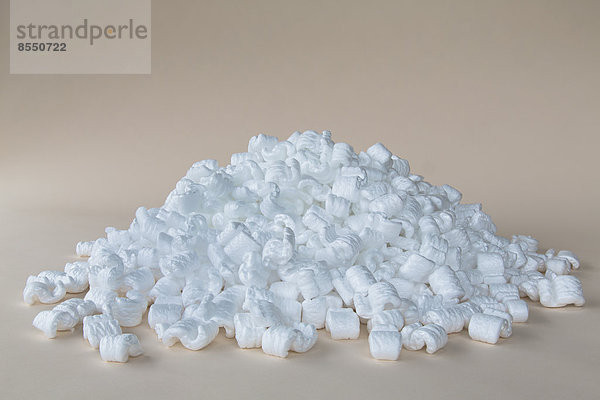Haufen von Verpackungsformen  weißes Polystyrolmaterial.