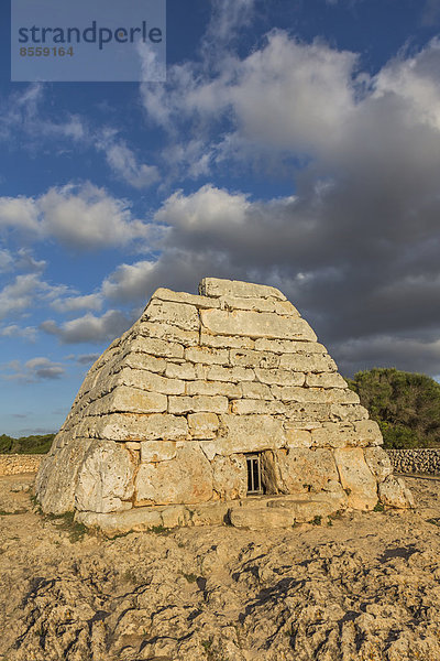 Naveta des Tudons  Begrabungsstätte  Menorca  Spanien