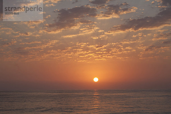 Sonnenuntergang über dem Meer  Ras al Jinz  Oman