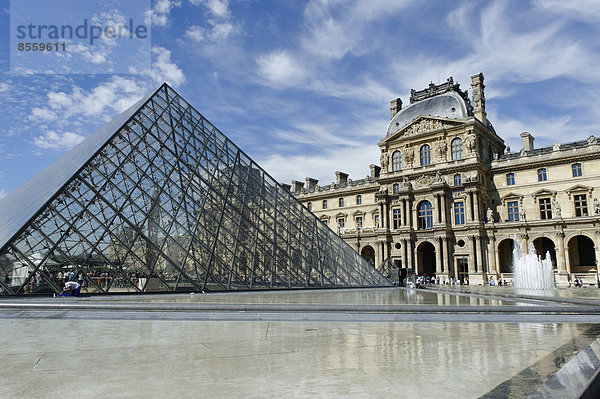 Gläserne Pyramide  Palais du Louvre  1. Arrondissement  Paris  Frankreich