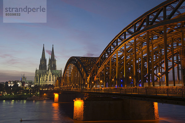 Hohenzollernbrücke  Kölner Dom  Rhein  Altstadt  Köln  Nordrhein-Westfalen  Deutschland