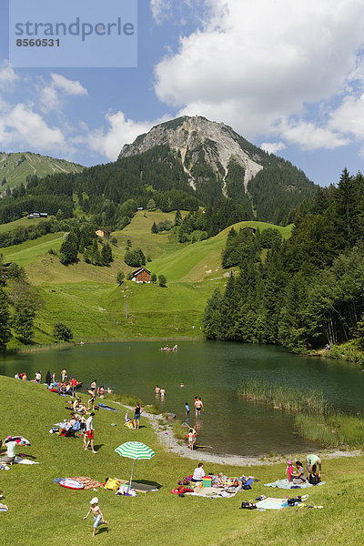 Seewaldsee bei Fontanella  hinten der Berg Blasenka  Biosphärenpark Großes Walsertal  Vorarlberg  Österreich
